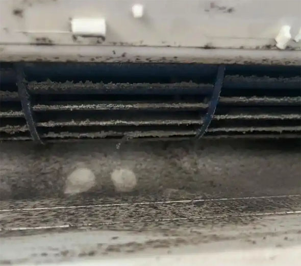 越秀空调吹的风有股烧焦味是怎么回事